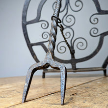 Load image into Gallery viewer, Irish Folk Art Harnen Stand