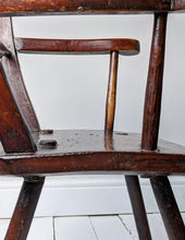 Load image into Gallery viewer, Primitive English Windsor Chair