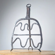 Load image into Gallery viewer, Irish Folk Art Harnen Stand